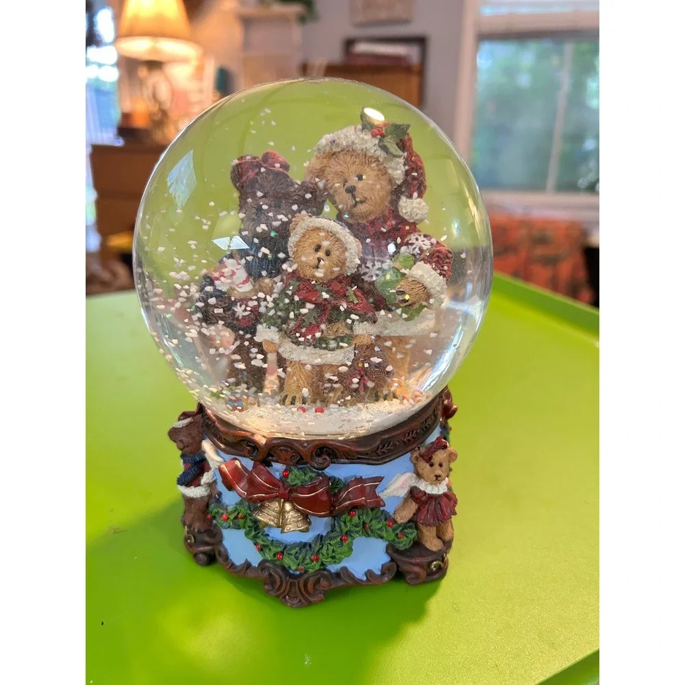 Christmas Teddy Bear Family Musical Snow Globe Holiday Decor Glitter Wind Up